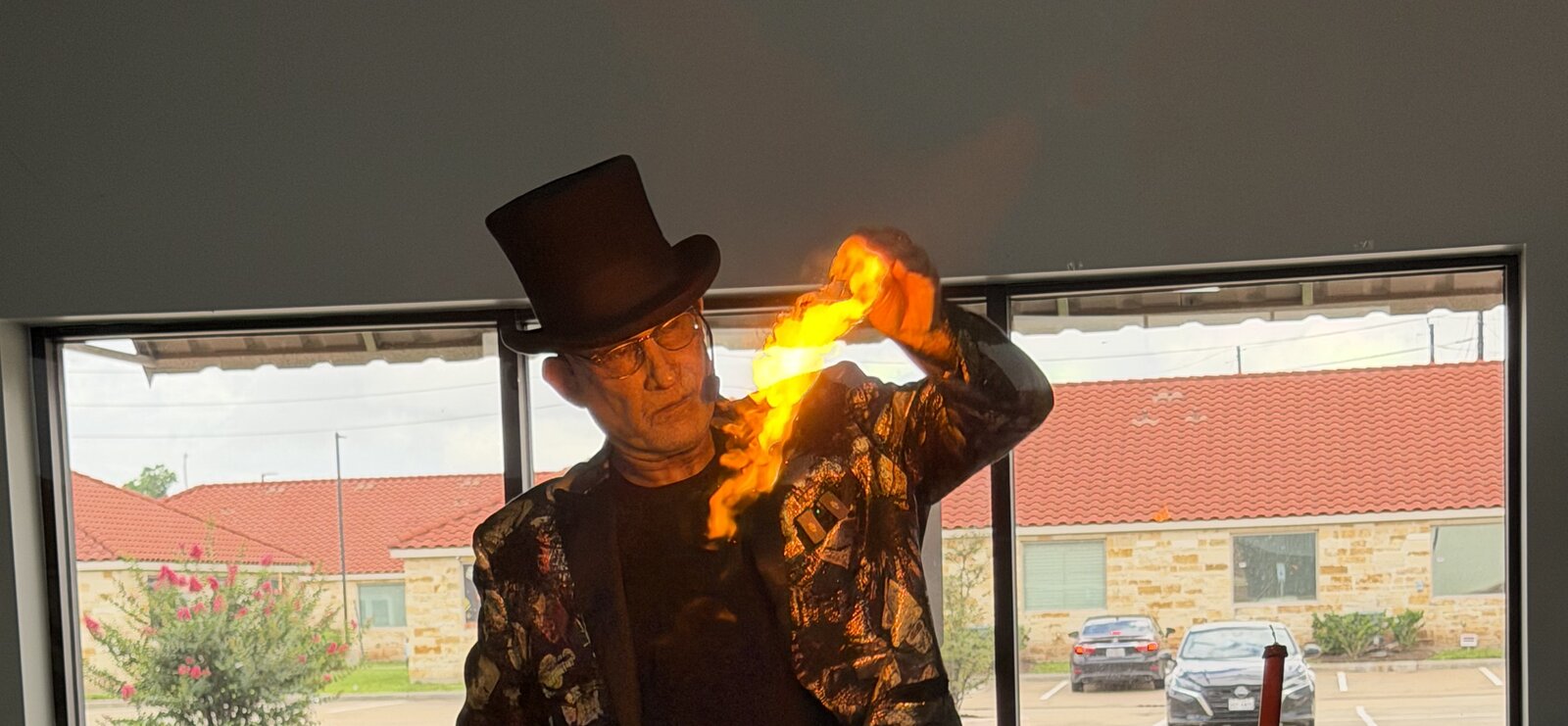 Parlor Magic in Houston: Big Reactions in an Intimate Room